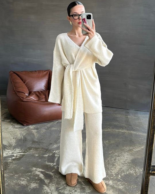 Off White Knitted Tied Set
