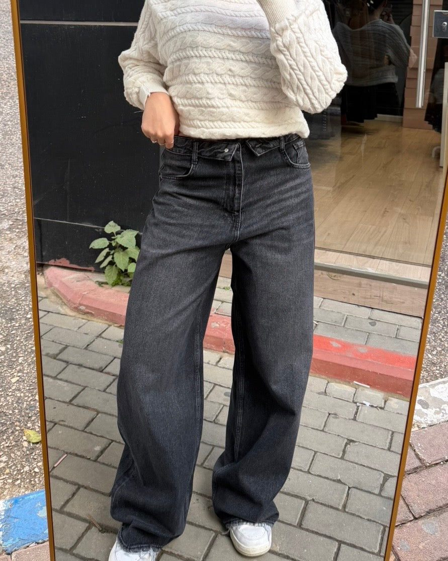 Flipped Black Waisted Jeans