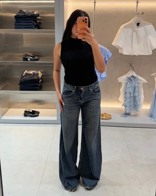 Low Waisted Wide Leg Jeans